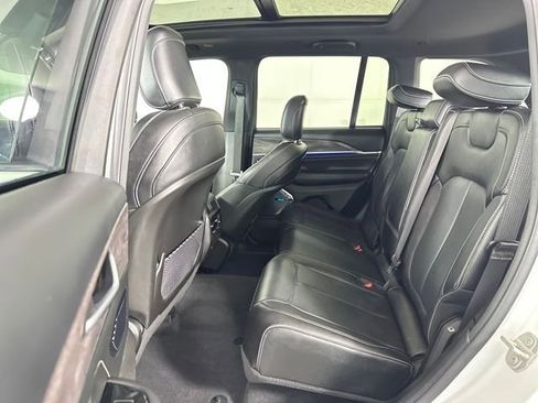 Used 2023 Jeep Grand Cherokee Overland AWD/4WD image 25