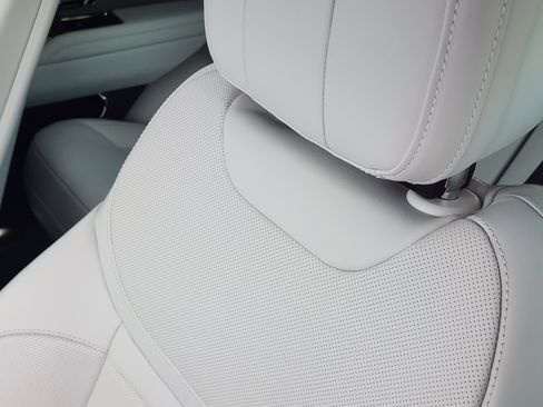 Certified 2025 Land Rover Range Rover Sport SE image 15