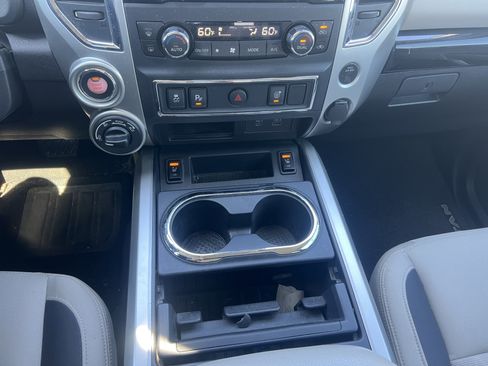 Used 2021 Nissan Titan SV w/ SV Convenience Package image 19