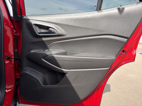 New 2026 Chevrolet Trax LT w/ Sunroof Package image 31