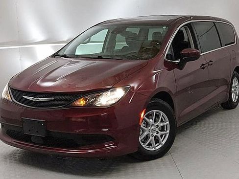 Used 2023 Chrysler Voyager LX FWD image 6