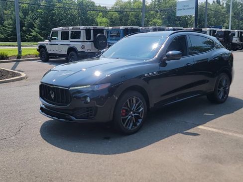 Used 2018 Maserati Levante AWD/4WD image 4