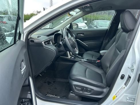 Used 2023 Toyota Corolla Cross XLE image 14