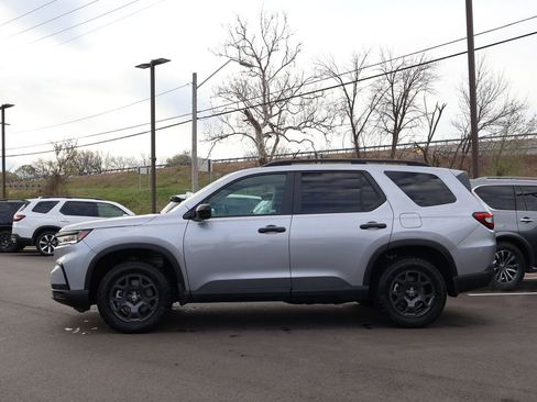 Certified 2025 Honda Pilot TrailSport image 4