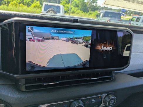 New 2025 Jeep Gladiator Sport image 20