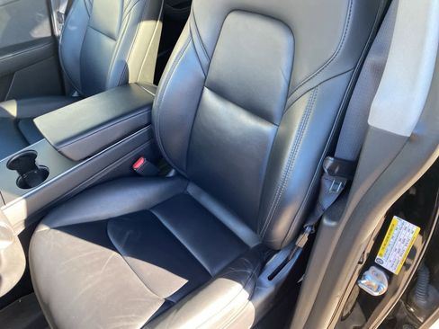 Used 2020 Tesla Model Y Long Range image 12