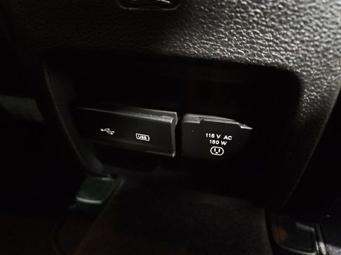 Used 2019 Jeep Cherokee Latitude Plus w/ Comfort/Convenience Group image 14