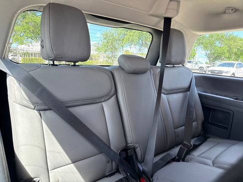 Used 2025 Ford Expedition Active image 28