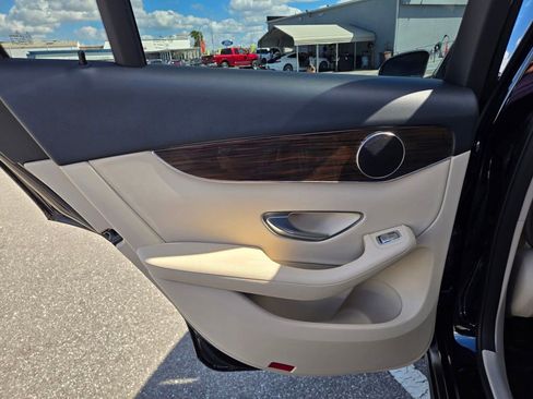 Used 2019 Mercedes-Benz GLC 300 image 38