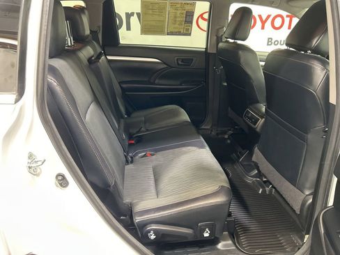 Used 2017 Toyota Highlander Plus image 16