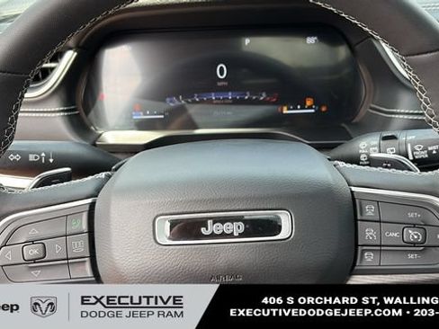Used 2023 Jeep Grand Cherokee L Limited w/ Luxury Tech Group II AWD/4WD image 12