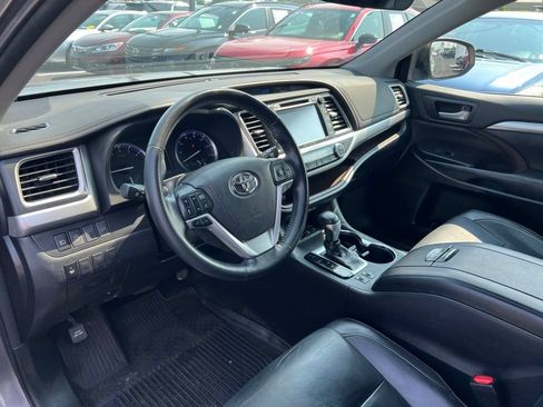 Used 2018 Toyota Highlander XLE AWD/4WD image 9
