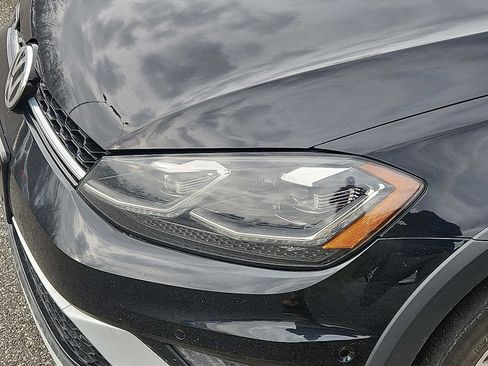 Used 2019 Volkswagen Golf Alltrack SE image 9