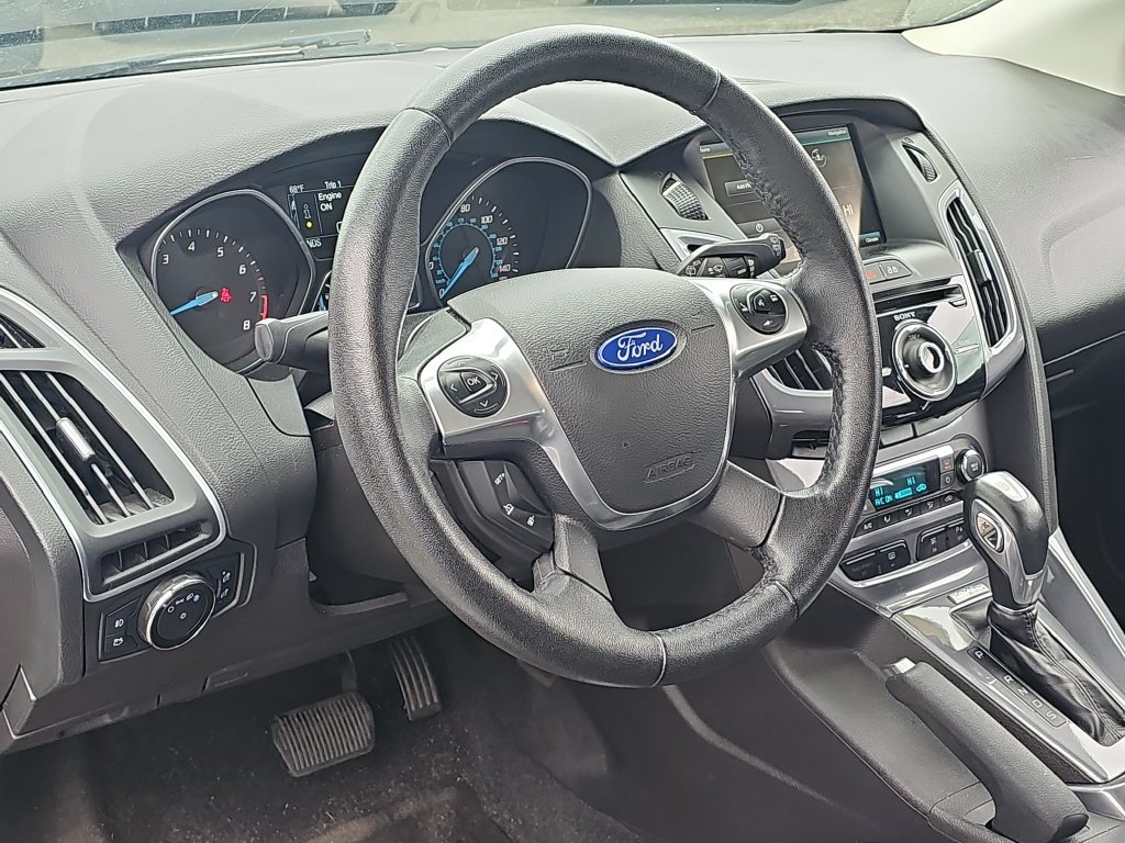 Used 2014 Ford Focus Titanium FWD image 23