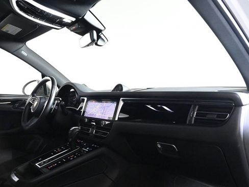 Certified 2023 Porsche Macan AWD/4WD image 17