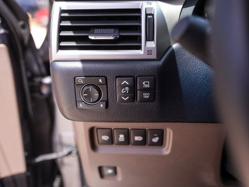 Used 2023 Lexus GX 460 Luxury w/ Accessory Package AWD/4WD image 15