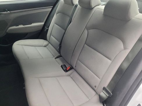 Used 2017 Hyundai Elantra SE image 18