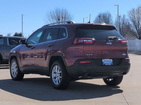 Used 2017 Jeep Cherokee Latitude w/ Cold Weather Group image 8