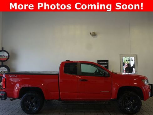 Used 2017 Chevrolet Colorado LT AWD/4WD image 2