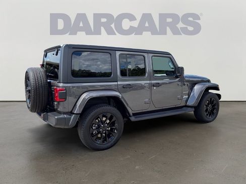 Used 2022 Jeep Wrangler Unlimited Sahara w/ Cold Weather Group AWD/4WD image 7