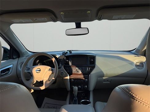 Used 2014 Nissan Pathfinder SL w/ SL Tech Package image 16