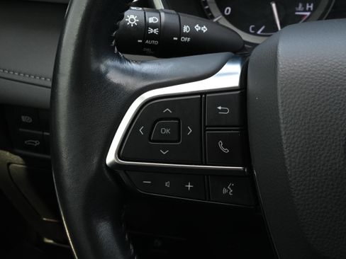 Used 2020 Toyota Highlander XLE image 32