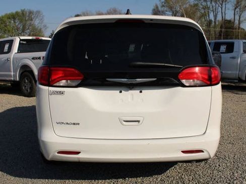 Used 2024 Chrysler Voyager LX FWD image 9