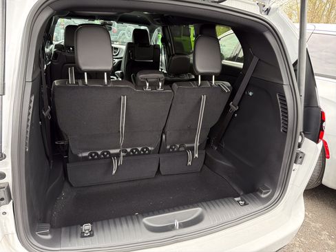 New 2026 Chrysler Pacifica Select AWD/4WD image 28