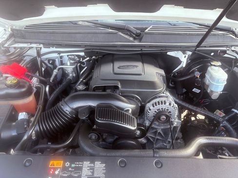 Used 2013 Chevrolet Suburban LS RWD image 34