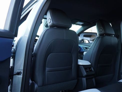 New 2025 Chevrolet Equinox EV LT image 27