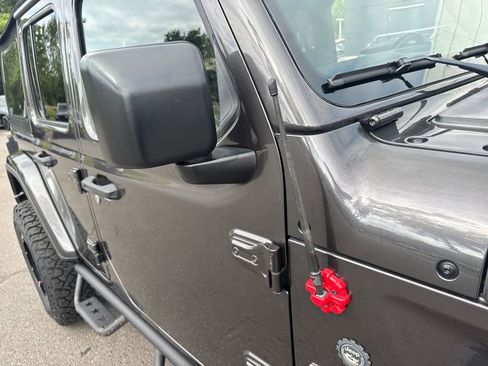 Used 2018 Jeep Wrangler Unlimited Sahara AWD/4WD image 45