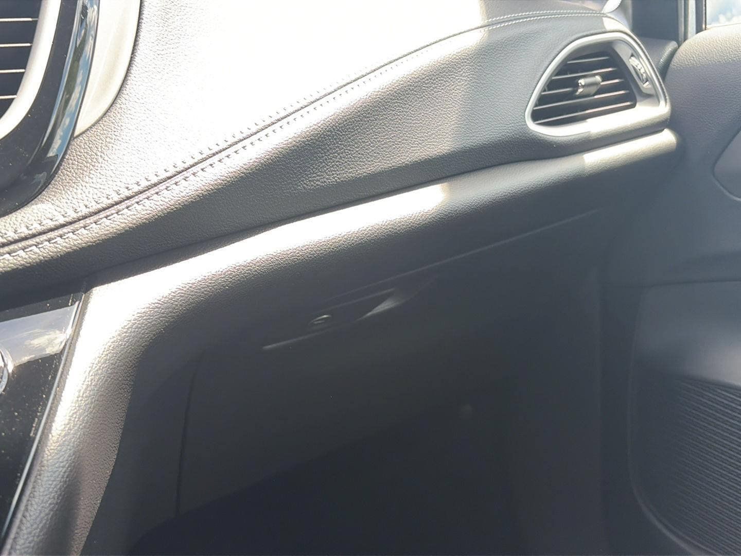 New 2027 Chrysler Pacifica Select AWD/4WD image 25