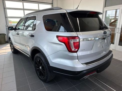 Used 2018 Ford Explorer XLT w/ Equipment Group 202A AWD/4WD image 3