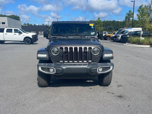 Used 2022 Jeep Gladiator Sport AWD/4WD image 2