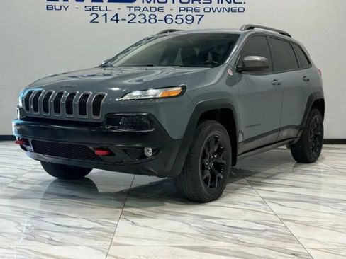 Used 2015 Jeep Cherokee Trailhawk w/ Comfort/Convenience Group image 2