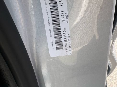 Used 2024 Chrysler Pacifica Touring-L FWD image 29