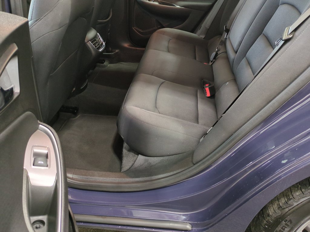 Used 2025 Chevrolet Malibu LT FWD image 17