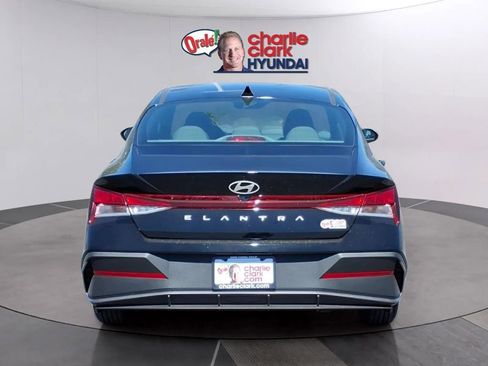 New 2026 Hyundai Elantra SE FWD image 4