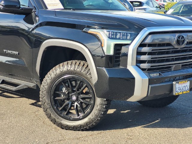 Used 2025 Toyota Tundra Limited AWD/4WD image 9