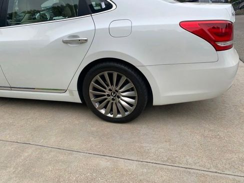 Used 2014 Hyundai Equus Signature RWD image 3