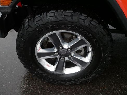 Used 2019 Jeep Wrangler Unlimited Sahara w/ Cold Weather Group image 15