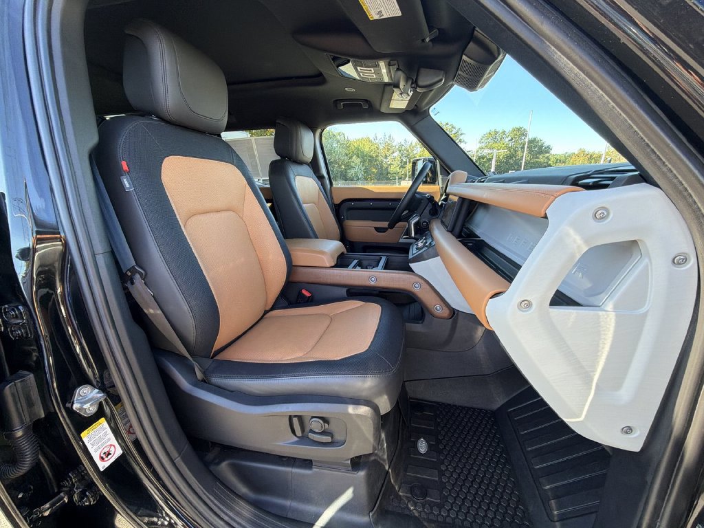 Used 2024 Land Rover Defender 110 X-Dynamic SE AWD/4WD image 22