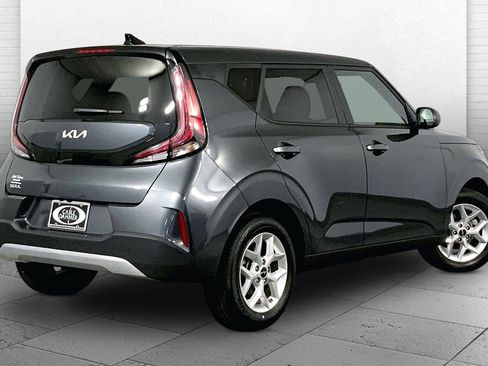 Used 2025 Kia Soul LX w/ LX Technology Package FWD image 13