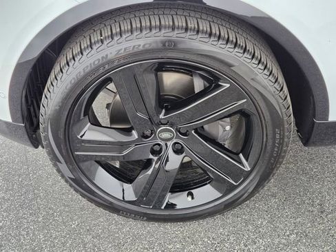 New 2025 Land Rover Discovery Dynamic SE AWD/4WD image 9