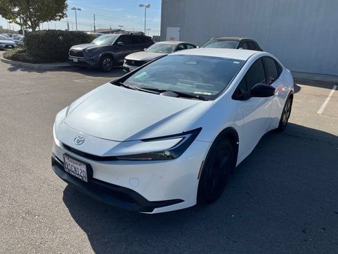 Used 2024 Toyota Prius LE FWD image 1