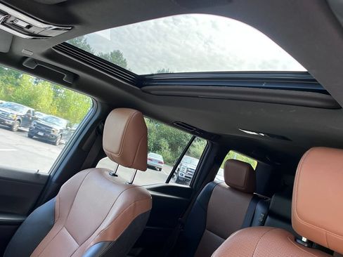Used 2024 Lexus GX 550 w/ Accessory Package (2T) AWD/4WD image 20