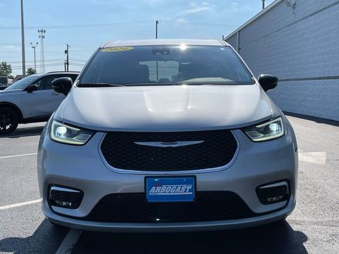 Used 2024 Chrysler Pacifica Touring-L FWD image 14
