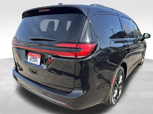 New 2026 Chrysler Pacifica Limited w/ S Appearance Package image 5