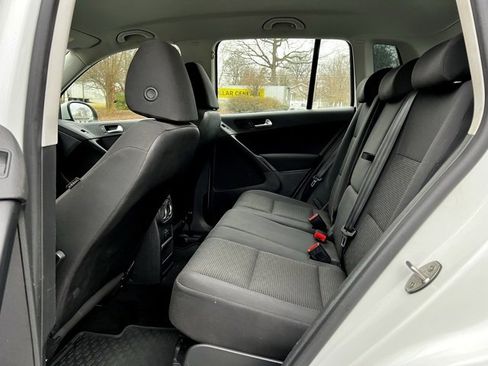Used 2018 Volkswagen Tiguan Limited image 16