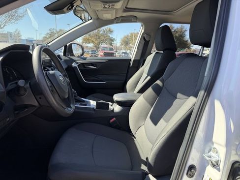 Used 2025 Toyota RAV4 XLE image 25